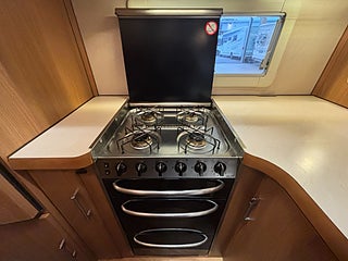 Husbil-halvintegrerad Kabe ROYAL 880 LT 19 av 33