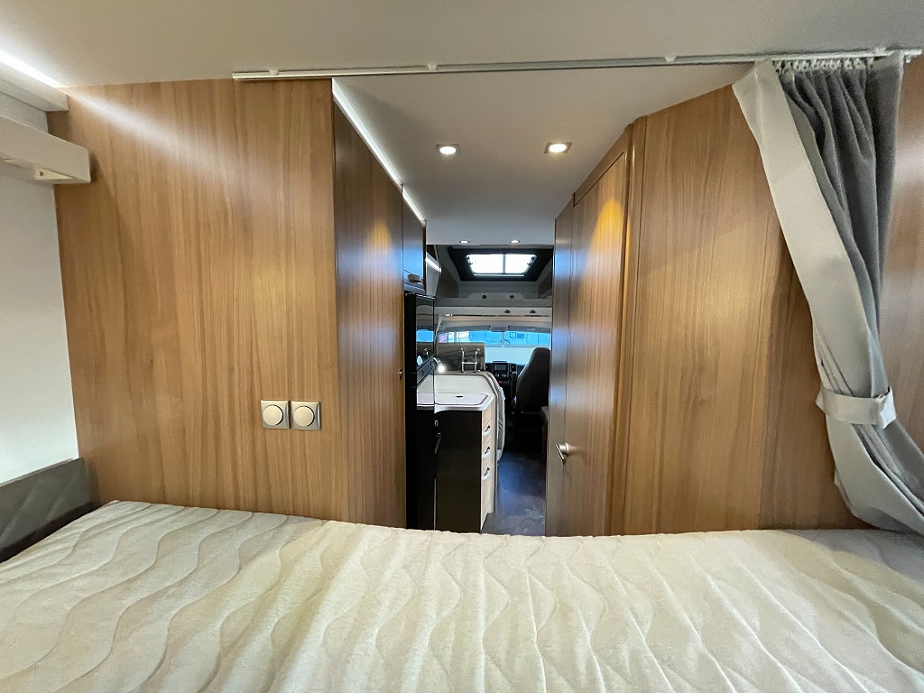 Adria Coral XL 670 SP Plus / El-patron / 5 bältad / Solcell / Dragkrok - Adria