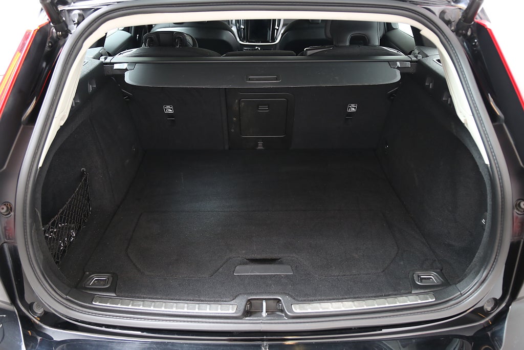 Volvo V60 Cross Country B4 Diesel 197hk Momentum AWD Aut Kamera VOC 2022