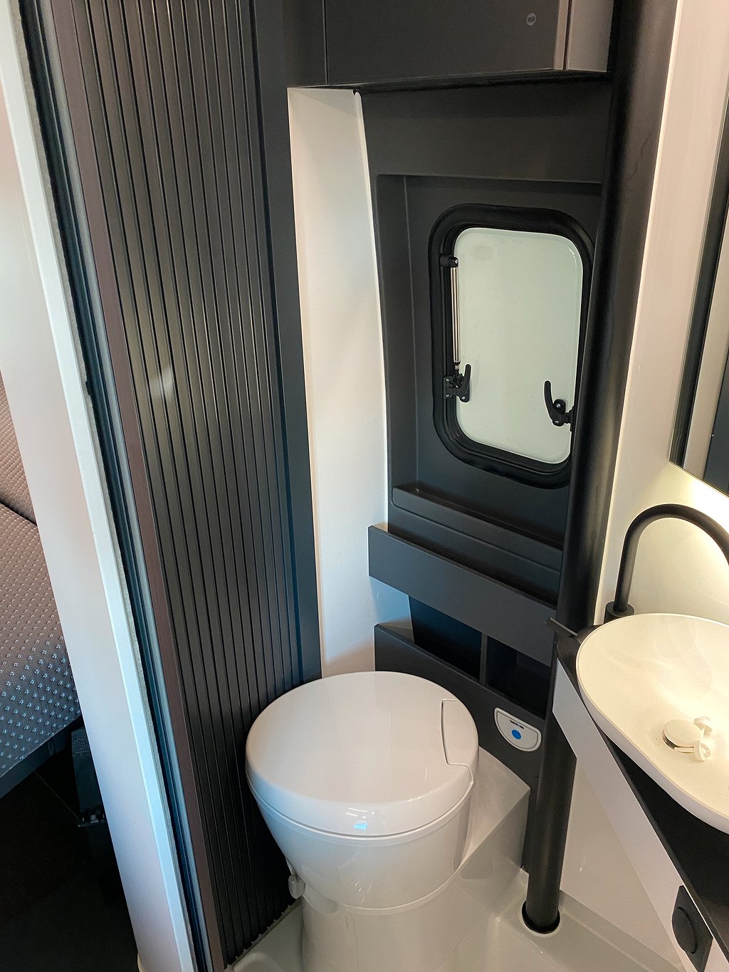 Adria Twin 600 SPB / Under 6 m / Automat / Dieselvärmare / - Adria