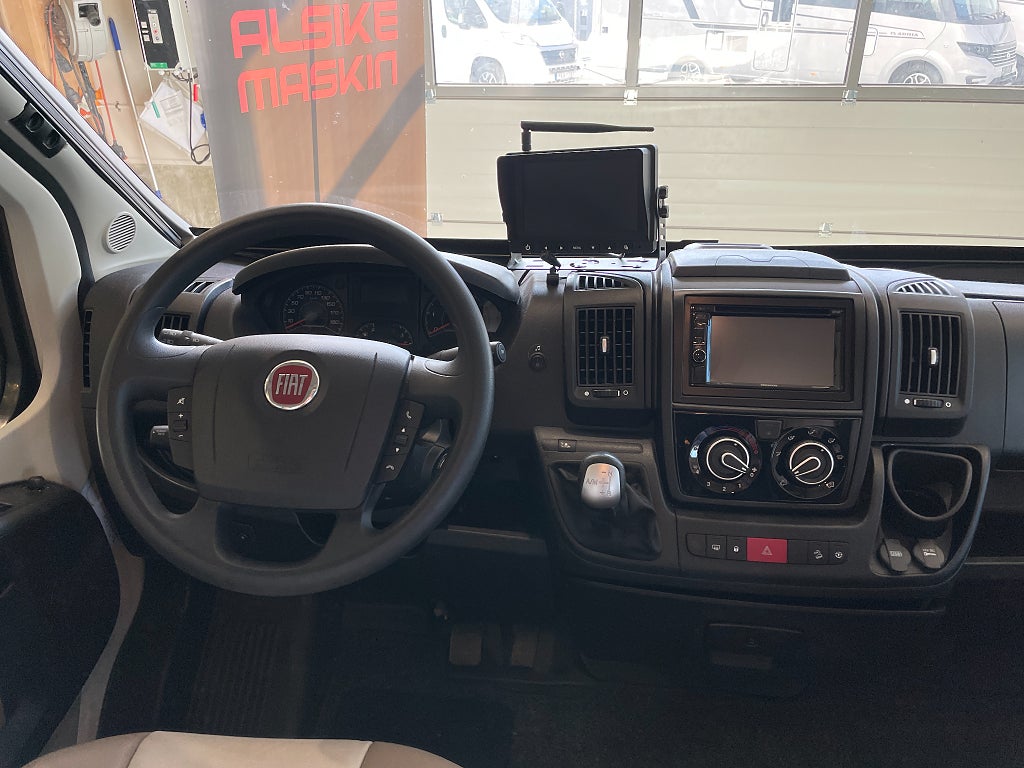 Rapido 655 F / Automat / B-körkort / Solcell / Garage / El-patron / - Rapido