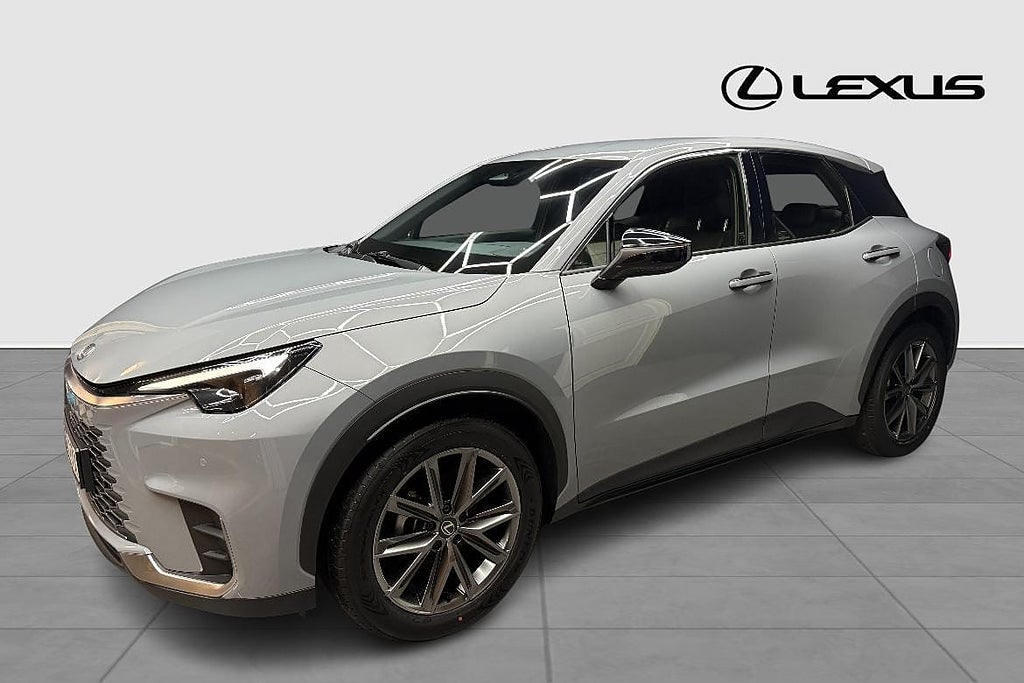 Lexus LBX ELEGANT, TECH, BLACK/RED INTERIOR, FWD V-HJUL