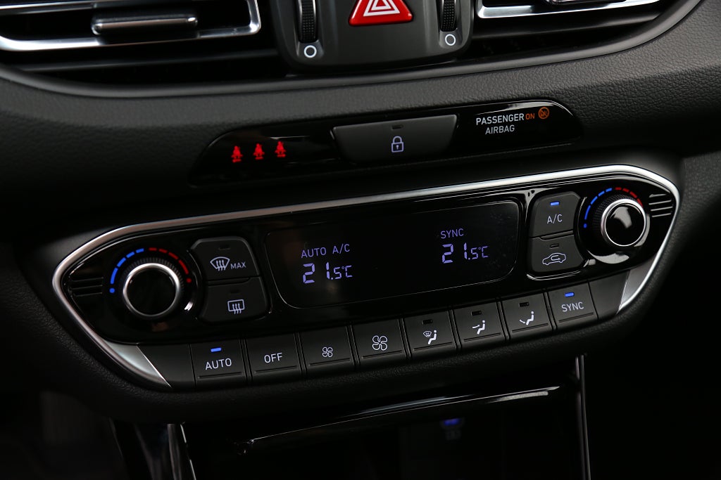 Hyundai i30 1,0 T-GDi MHEV Essential Kombi Aut Navi Kamera 2025