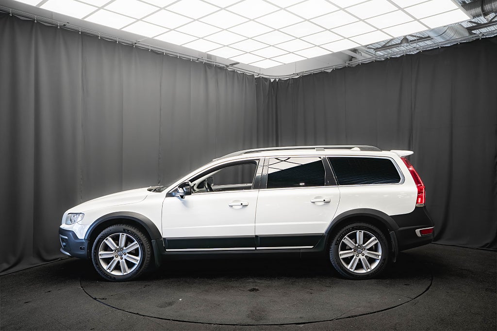 Volvo XC70 D4 AWD SUMMUM PANO H/K LÄDER DRAG D-VÄRM 2-ÄGARE 181hk
