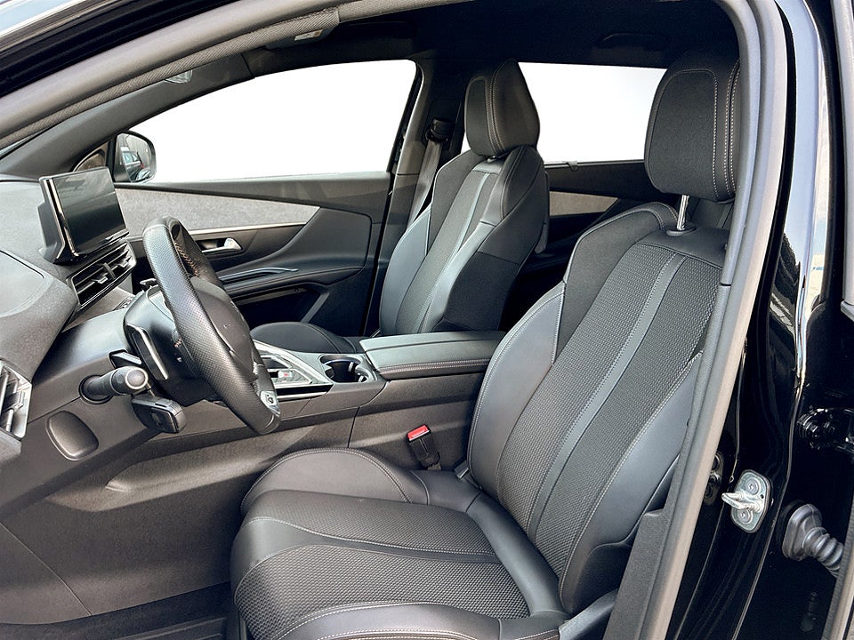 Bild på Peugeot 5008 GT 1.2 PT 130hk Aut 7-SITS B-KAMERA CARPLAY
