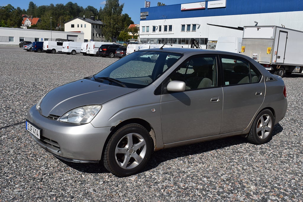 Toyota Prius Sedan 1.5 VVT-i + 1CM