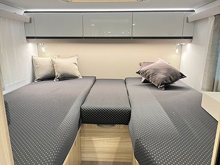 Husbil-halvintegrerad Adria COMPACT SUPREME DL 16 av 23