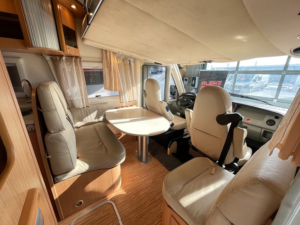 Adria Vision 707 SL /AC bodel/Solcell x2/Ugn/Taksäng/Långbäddar/Fint s - Adria