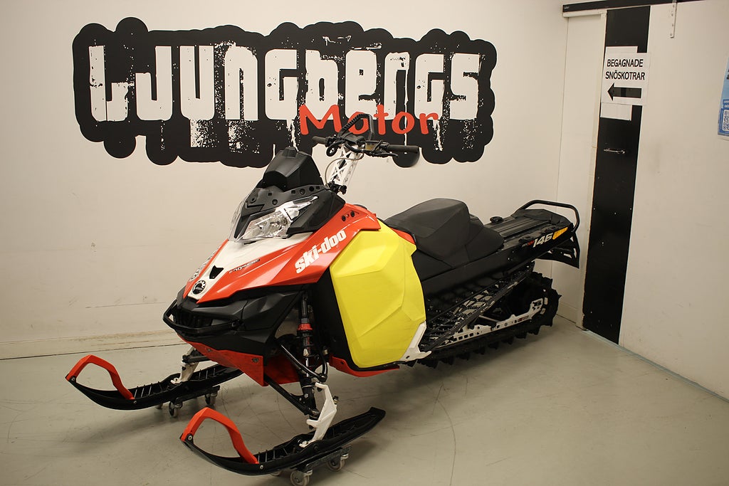 Ski-Doo Summit SP 600 E-tec 146" 2015 ES