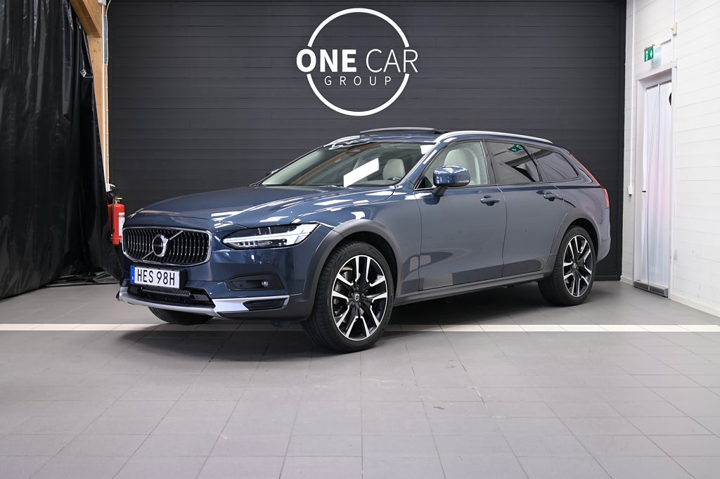Volvo V90 Cross Country B4 AWD Pano Skinn H/K Drag D-Värm Adaptiv Nybesiktigad