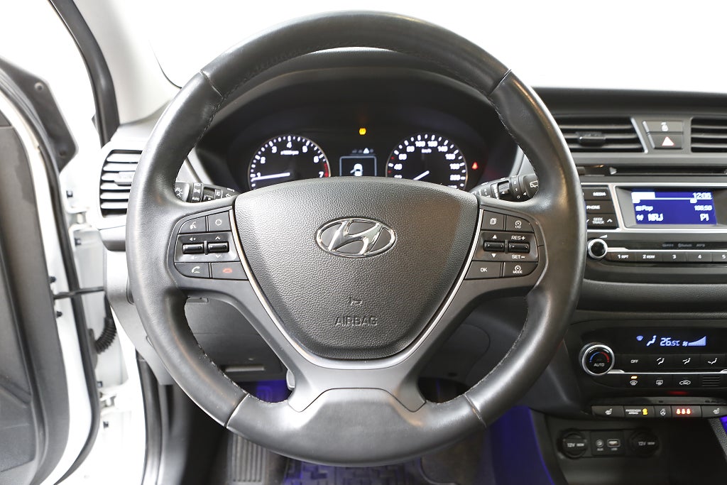 Hyundai i20 1,4 Premium 101hk 5D Panorama Kamera