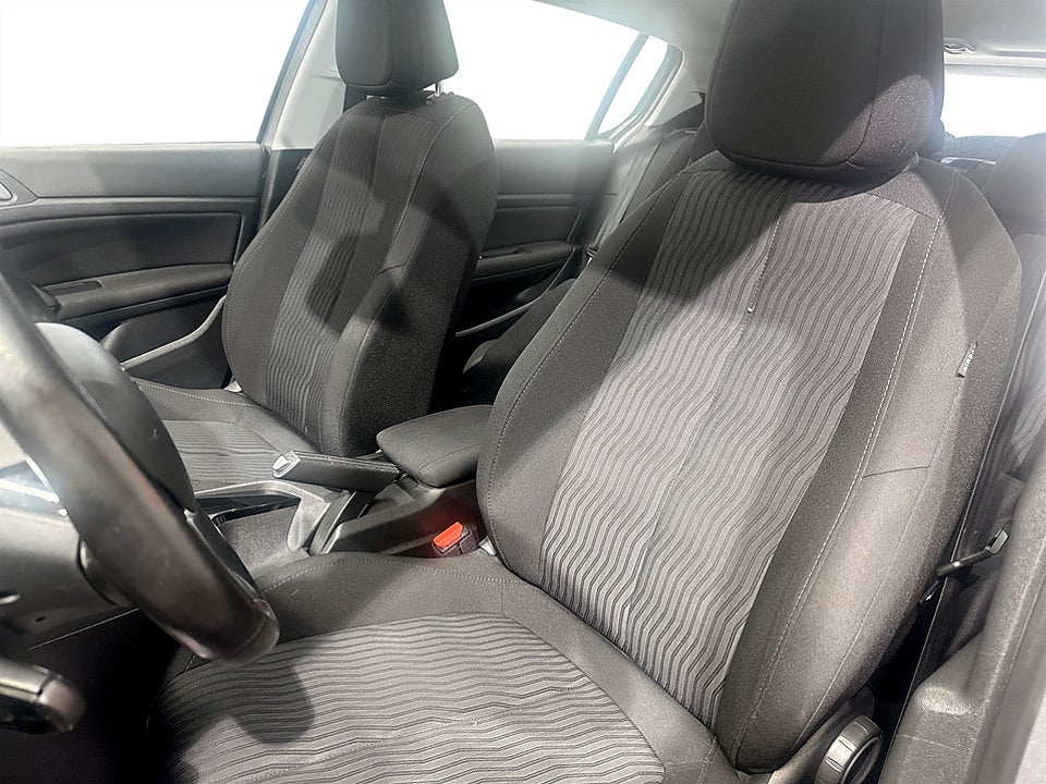 Bild på Peugeot 308 5D Active 1.6 BHDi 120hk Aut PANO P-SENSORER