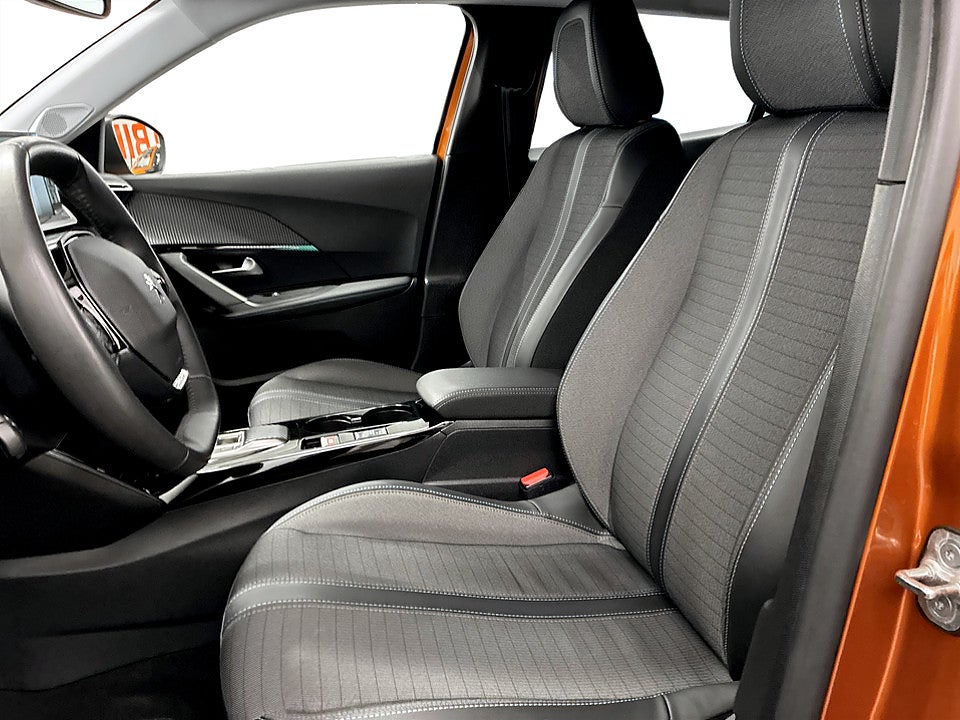 Bild på Peugeot 2008 Allure Pack 1.2 PT 130hk Aut B-KAMERA CARPLAY