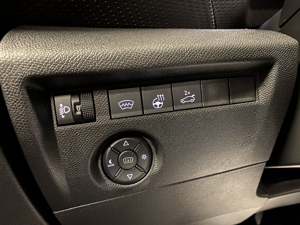 Bild på Citroën C4 X SHINE 1.2 PureTech 130hk AUT Back/Nav