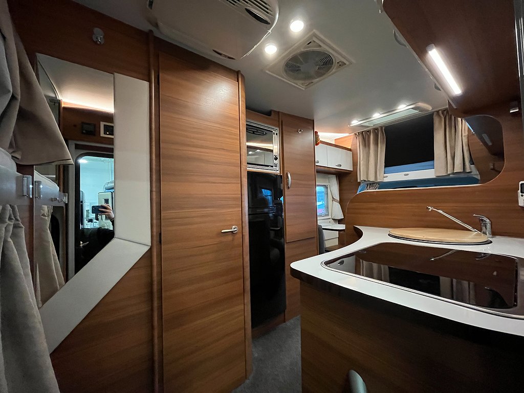 Elnagh Baron 22  / Automat / AC bodel / 7 bältad / B-körkort - Elnagh