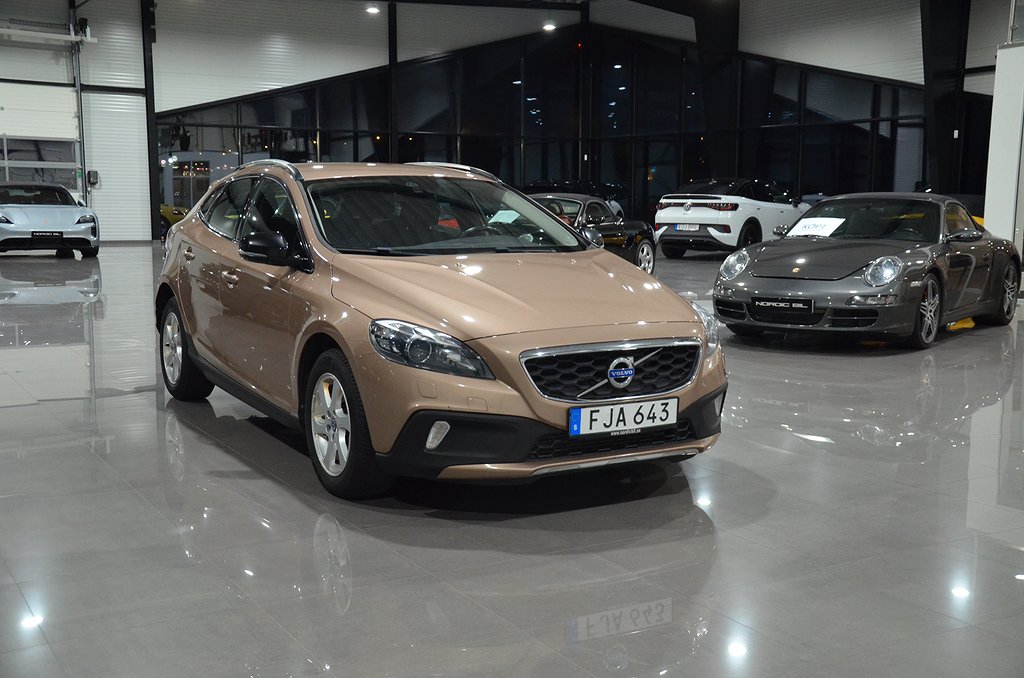 Volvo V40 Cross Country D3 1Ägare Kamrem Bytt Värmare Elstol