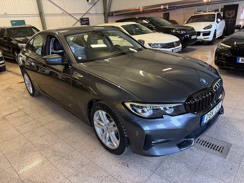 BMW 330e Sedan Automat 292hk Sport line 1 ägare NAVI HUD Kamera