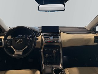 Lexus NX 300h AWD 2.5 E-CVT Executive Kamera Psens S&V-däck