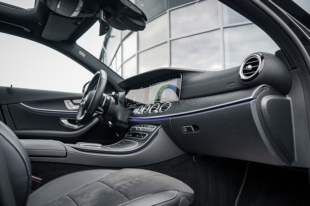 Mercedes-Benz E300 2021 - miniatyr 18