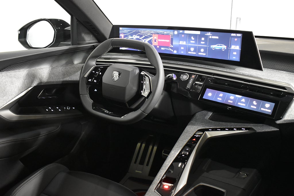 Peugeot E-3008, 214hp, 2024