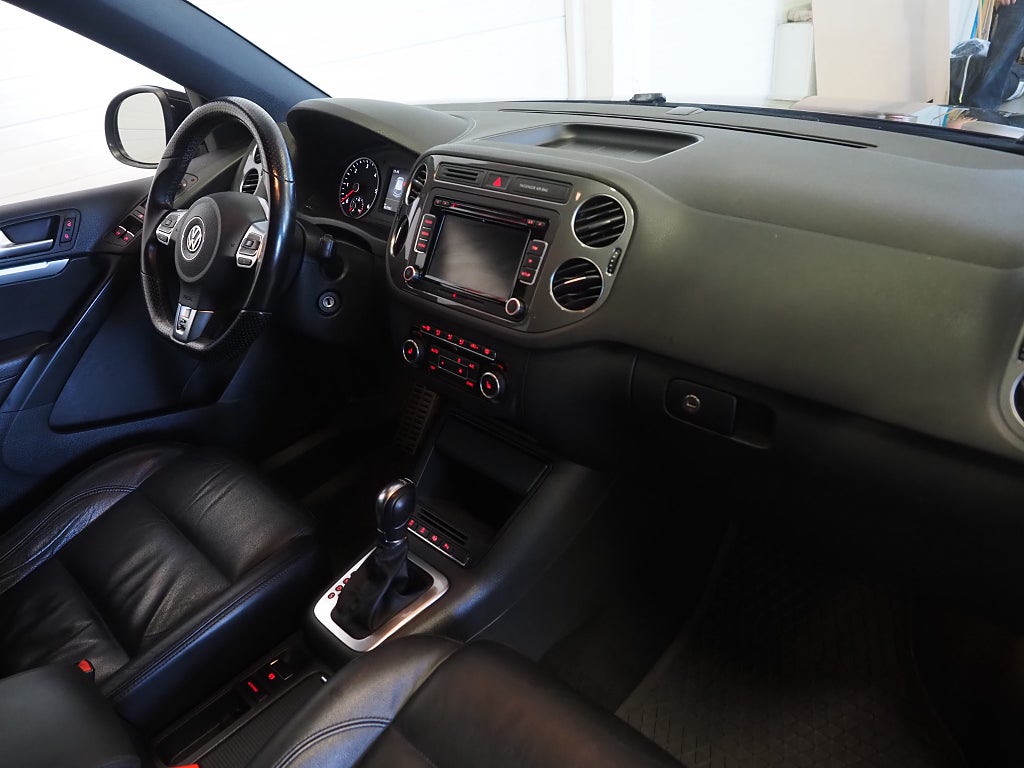 Volkswagen Tiguan 2.0 TDI 4Motion R-Line Pluspaket Pano Skinn Drag D-Värm 2015
