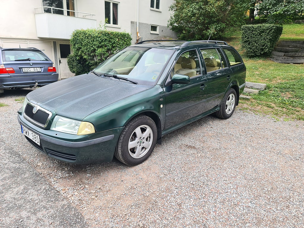 Skoda Octavia Tour Kombi 1.8 T 150hk Nybesiktad Tre brukare