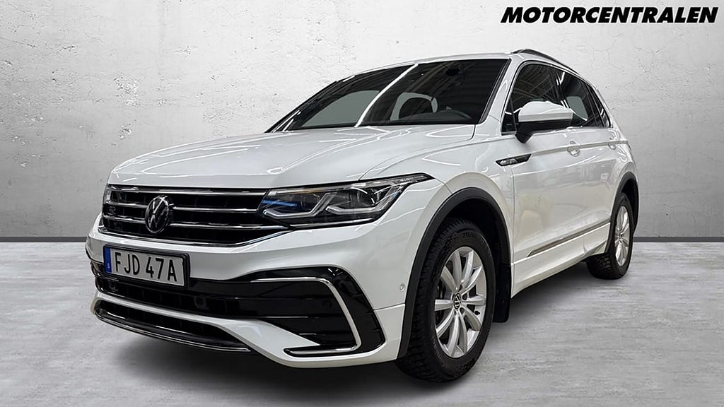 Volkswagen Tiguan R-LINE 2.0TDI 200HK 4M/Drag/Backkamera/Värm...