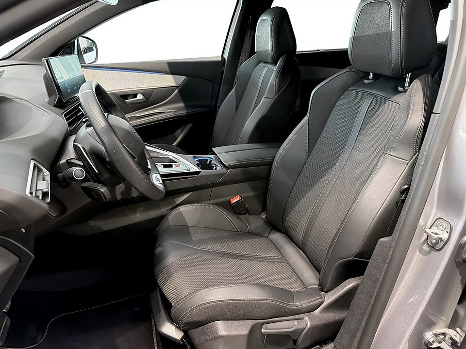 Bild på Peugeot 5008 GT 1.2 PT 130hk Aut 7-SITS B-KAMERA CARPLAY