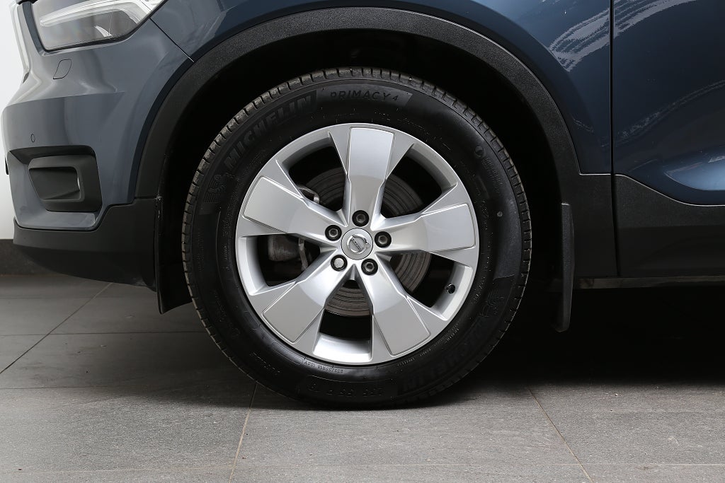 Volvo XC40 B4 Bensin 197hk Momentum Adv SE AWD 360° Drag Teknikpkt 2021