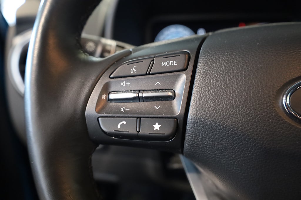 Hyundai Kona 64 kWh Essential Navi Kamera Krell CarPlay Leasbar 2022