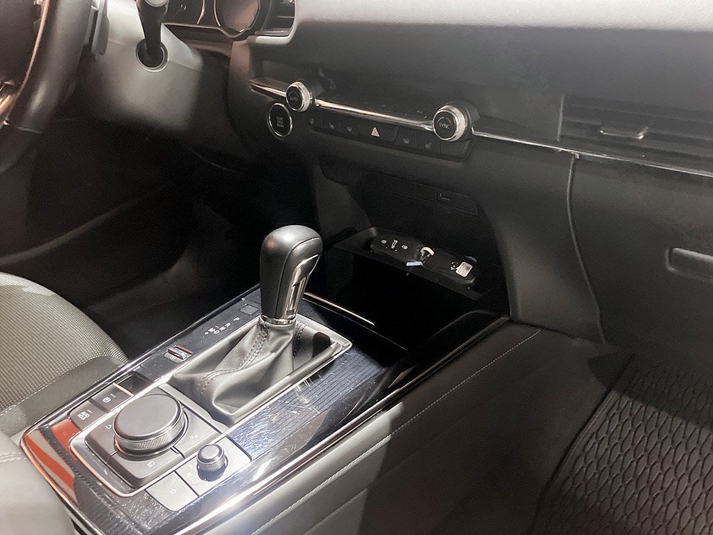 Bild på Mazda CX-30 Sky + Tech Pack 2.0 150hk Aut - B-KAMERA, CARPLAY