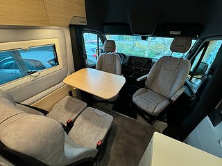 Husbil-halvintegrerad Robeta Womondo Pegasus Mercedes 150HK AUT 17 av 26