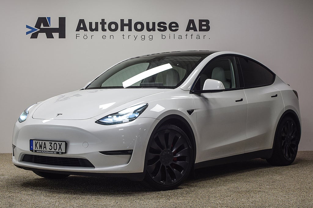 Tesla Model Y Performance 534HK Dragkrok Vit Interiör Svensksåld