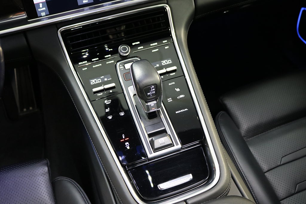 Porsche Panamera 2021 - miniatyr 12