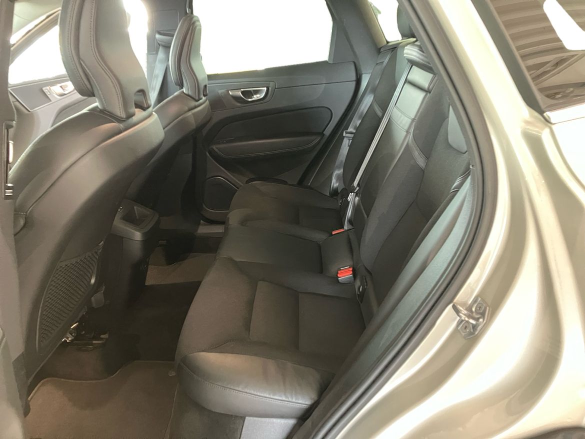 Volvo XC60 B4 AWD Diesel Mom Adv Edt 2021, bild 7/46