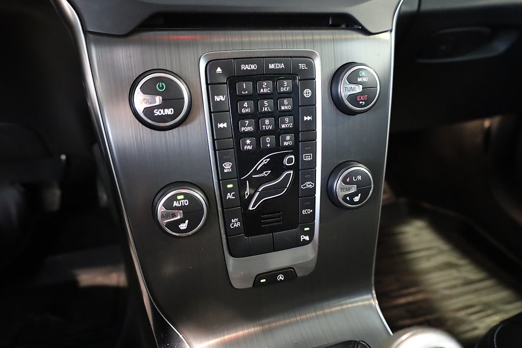 Volvo V40 T3 AUT Momentum | Värmare | PDC | Bluetooth |