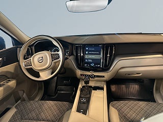 Volvo XC60 T5 AWD Geartronic Momentum Pro Edition/F.håll/Kamera/ – bild 8