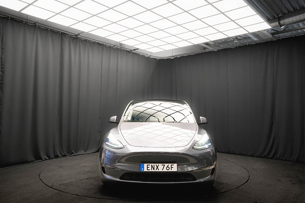 Tesla Model Y Long Range AWD 20'' PANO METALLICLACK 90%SoH LÄDER MOMS