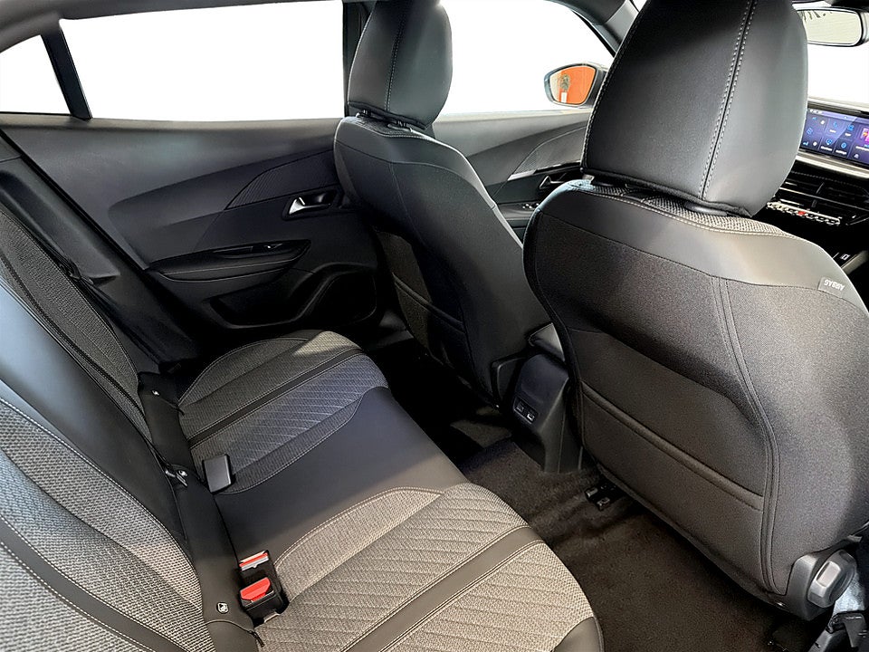 Bild på Peugeot 2008 Allure 1.2 PT 130hk Aut B-KAMERA CARPLAY