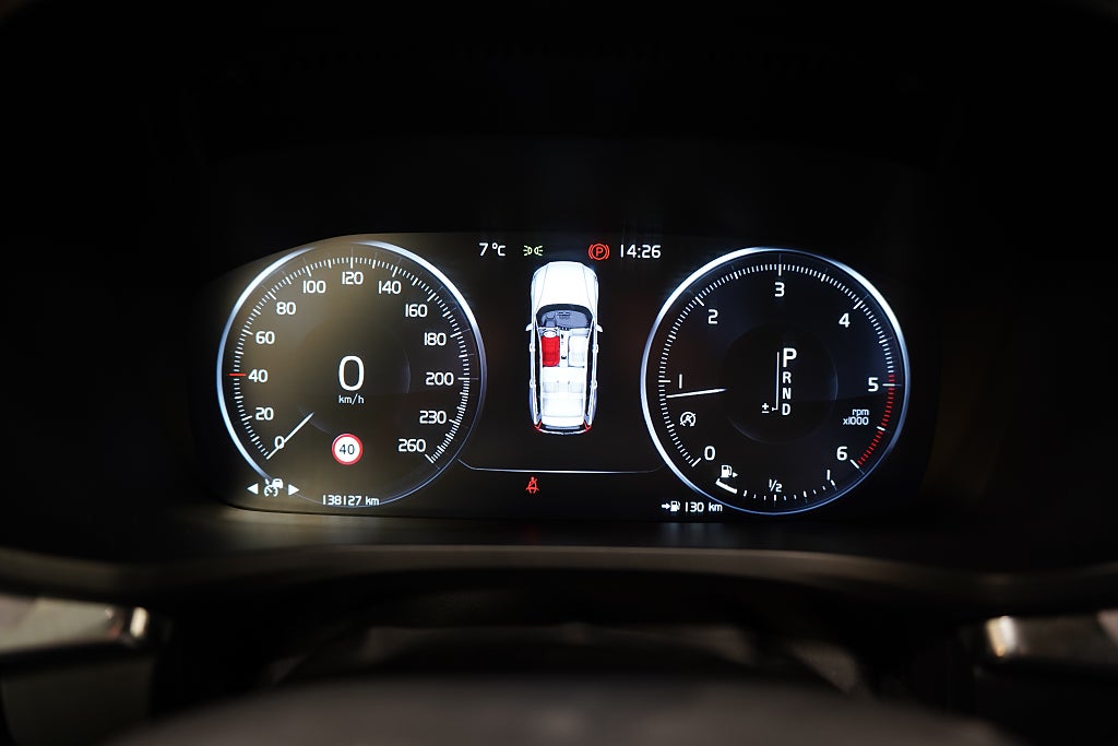 Volvo V60 Cross Country D4 AWD 190hk Momentum D-värm Drag VOC P-sens MOMS