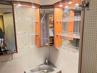 Husbil-halvintegrerad Hobby D 690 GELC 22 av 29