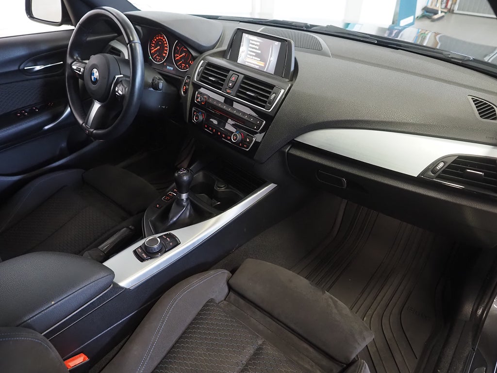 BMW 116 d M Sport P-Sensorer Farthållare HiFi Shadowline 18" 2016