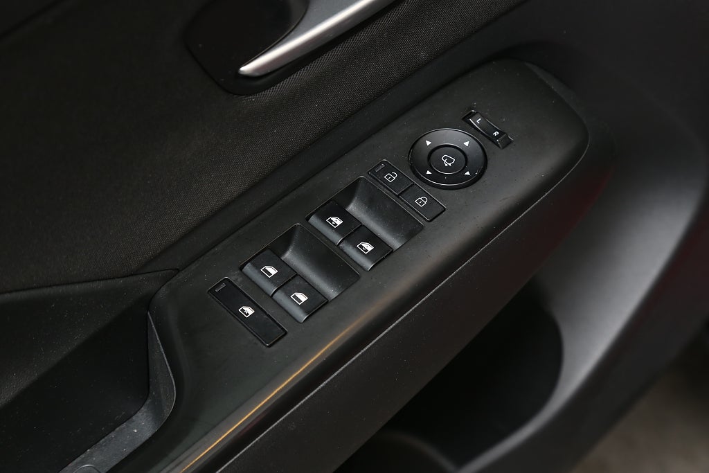 Hyundai Kona 1,0 T-GDI 120hk Essential Aut Navi CarPlay Dragkrok