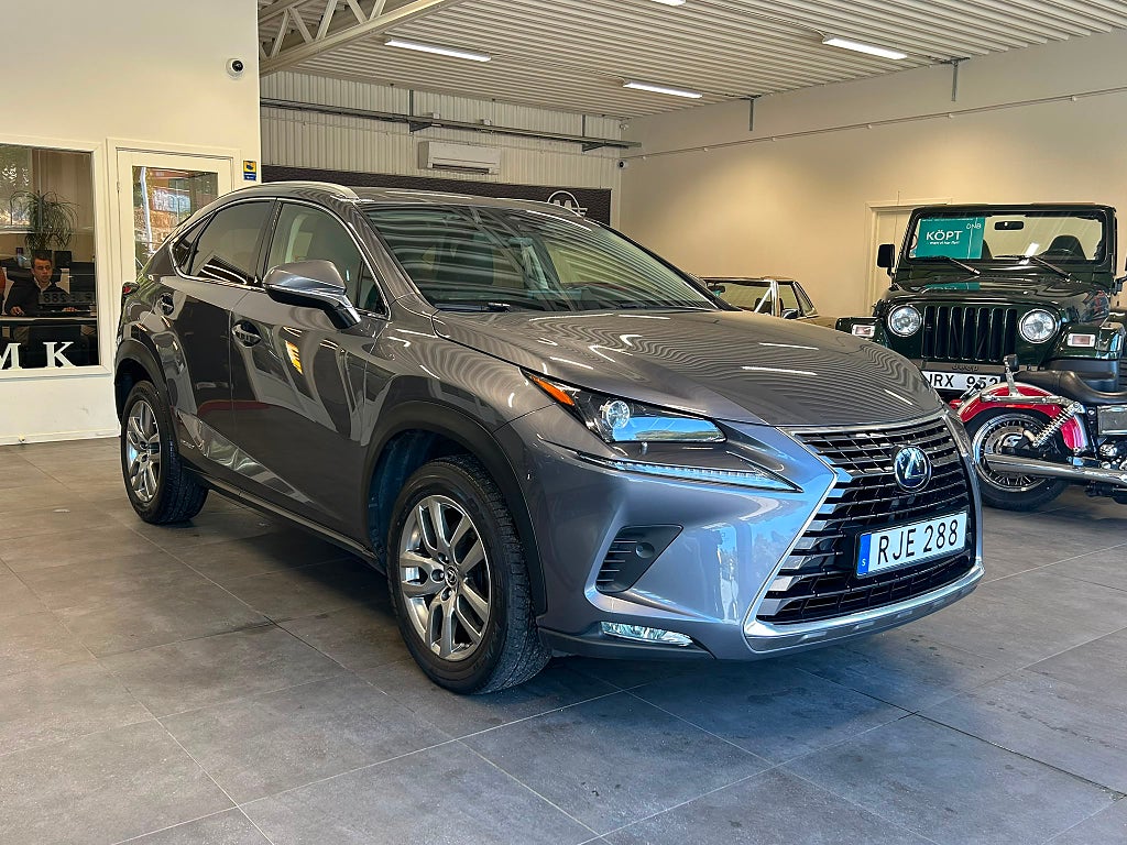 Lexus NX 300h AWD 2.5 AWD E-CVT Executive B-kamera GPS Helskinn
