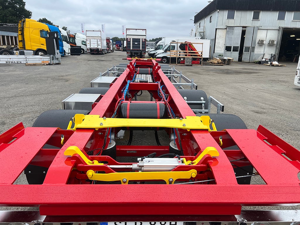 Övriga Bilcenter's 4 Axlade lastväxlarvagn med glider