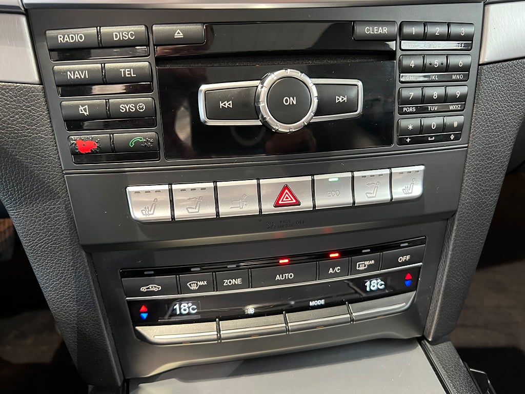 Mercedes-Benz E 220 d Cabriolet Avantgarde AMG fälgar Läder - bild 5