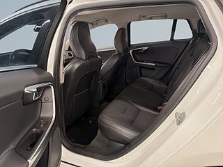 Volvo V60 D4 AWD Momentum Business S&Vhjul/Drag/Dvärm/AdaptivFart – bild 13