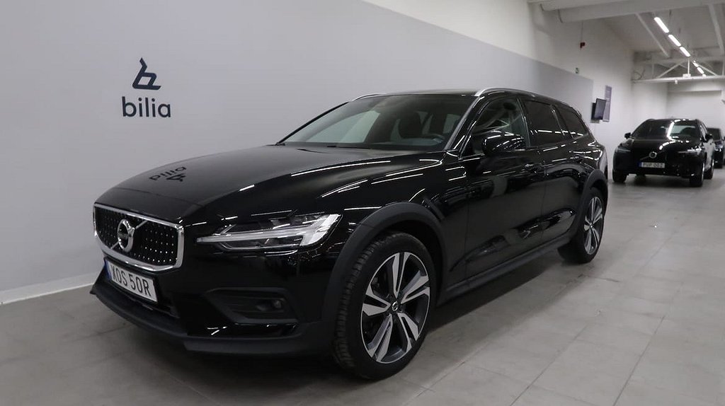 Volvo V60 Cross Country B4 AWD D Adv NaviP Edt / Momentum / Dragkrok