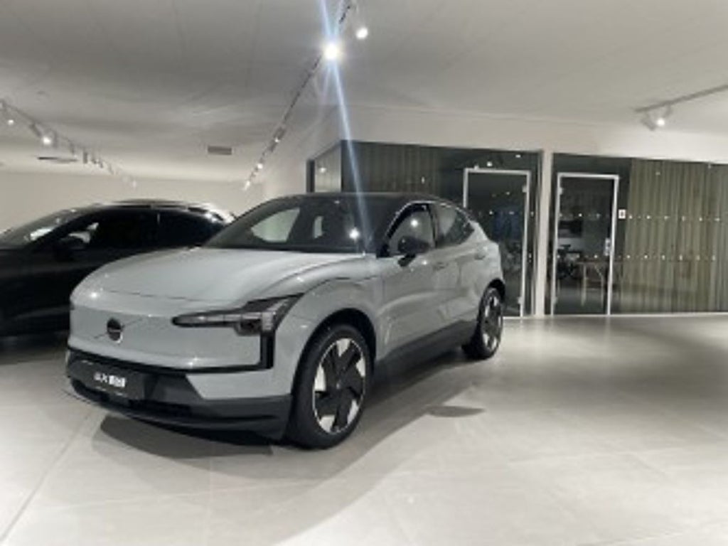 Volvo EX30 Single Motor Extended Range M R Plus Edition