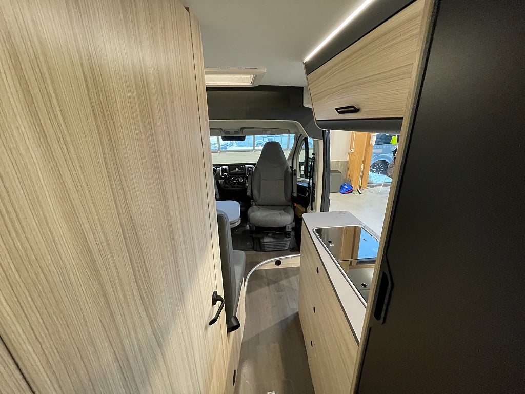 Sun Living V 65 GX / Dieselvärme / Höj & Sänkbarsäng / Automat / B-körkort/ - Sun Living